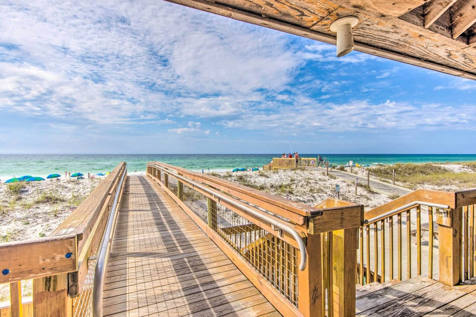 Destin Vacation Rental | 1BR | 1BA | 675 Sq Ft | Stairs Required