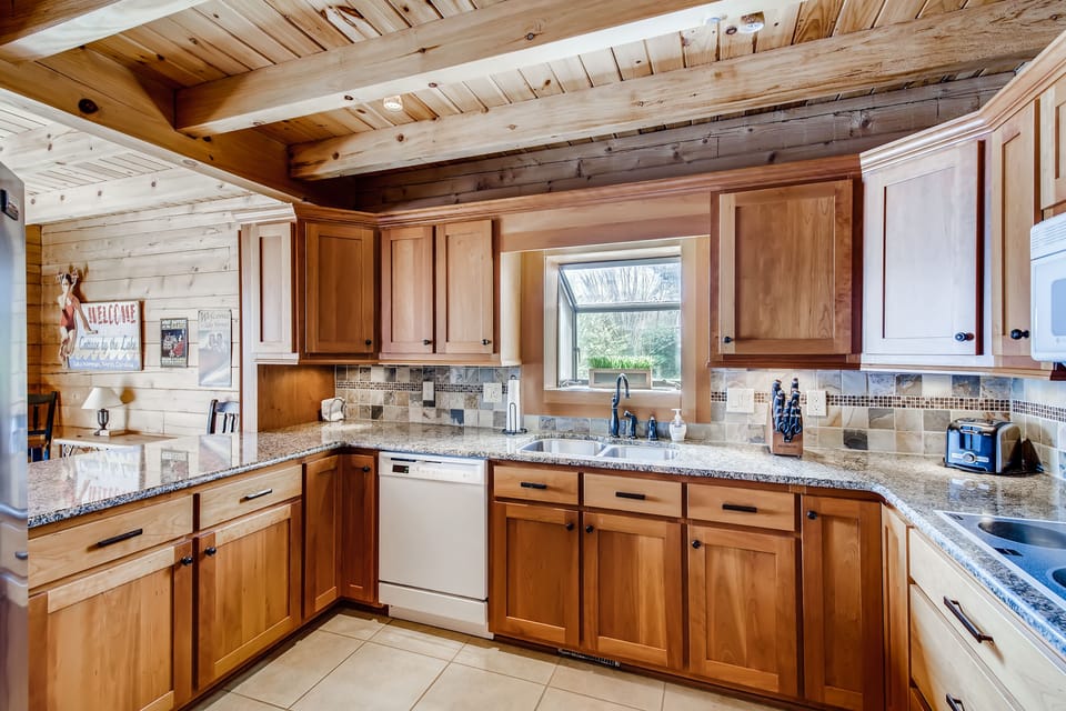 Fully stocked kitchen to prep all your group meals.