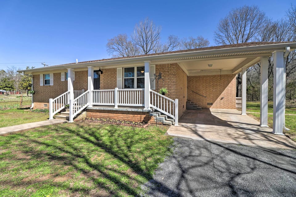 Higden Vacation Rental | 2BR | 1.5BA | Stairs Required For Access | 1,300 Sq Ft