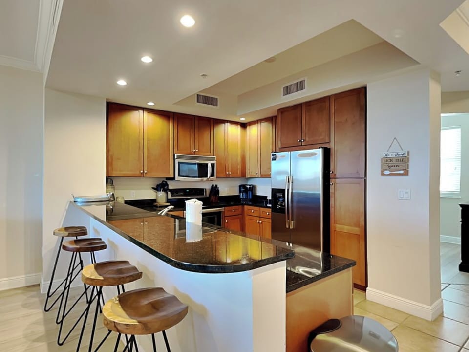 Fully Equipped Kitchen with Bar Seating for Four