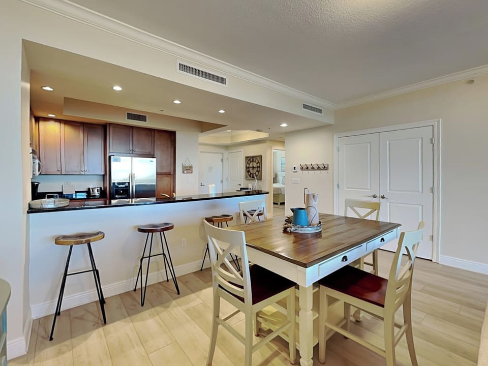 Dining Area - Table for Four