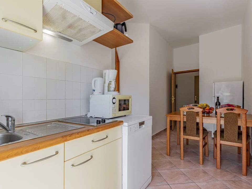Cabinetry, Property, Kitchen Sink, Furniture, Countertop, Sink, Building, Wood, Kitchen Appliance, Kitchen Stove