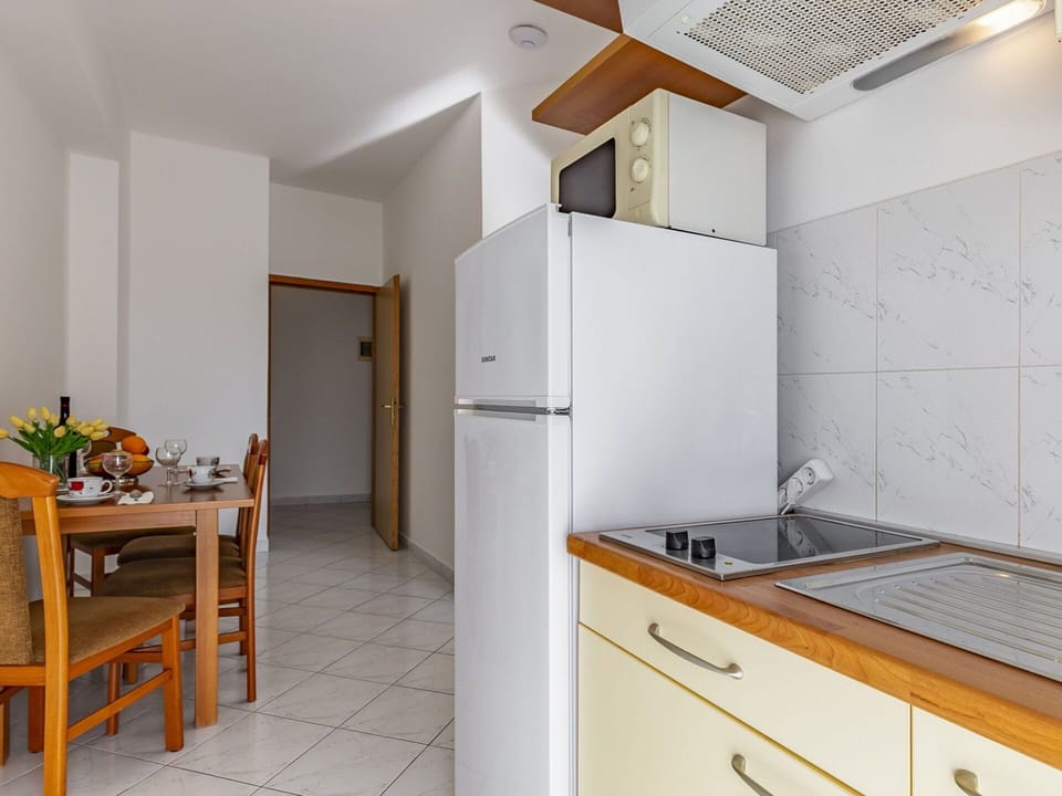 Furniture, Cabinetry, Property, Building, Kitchen Sink, Countertop, Wood, Table, Sink