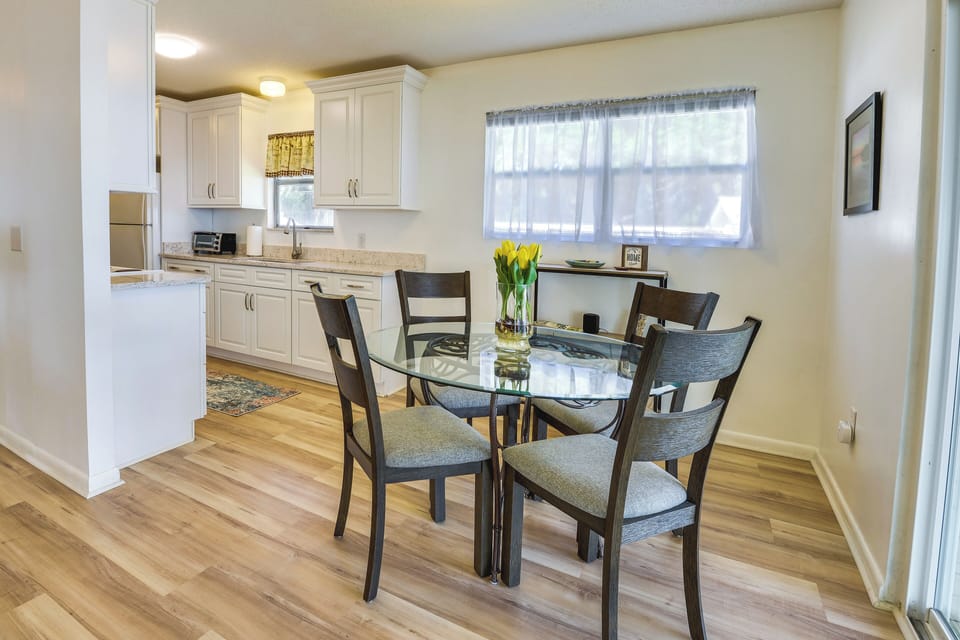 Dining Area | Dishware & Flatware Provided