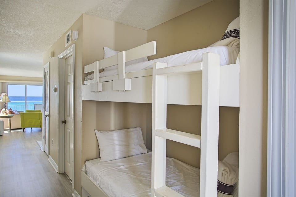 21-Crystal-Sands-201B-Bunk-Nook