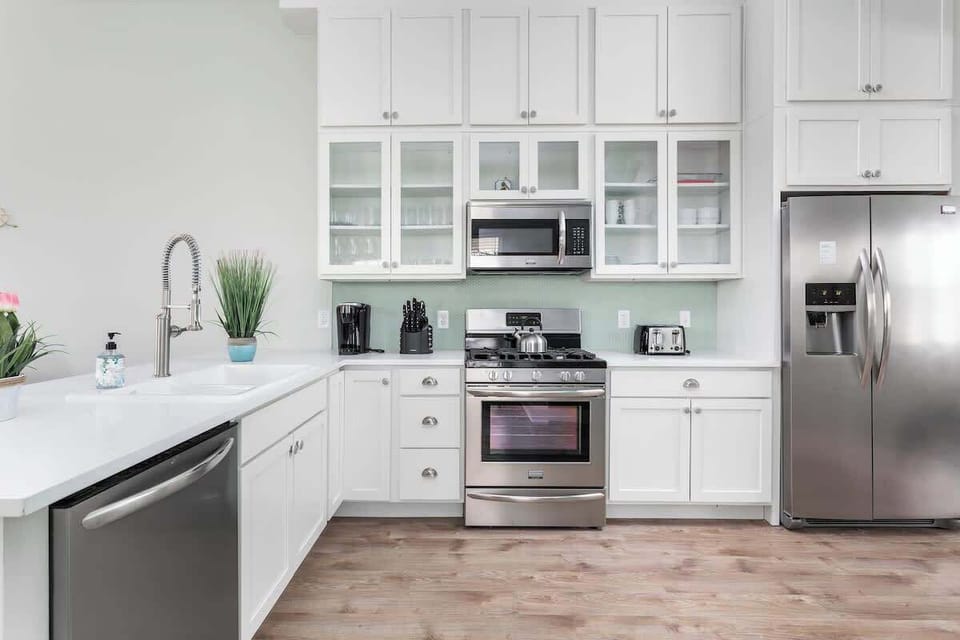 Cook in your dream kitchen! Fully stocked and equipped for all essentials, all that's missing is your favorite ingredients!