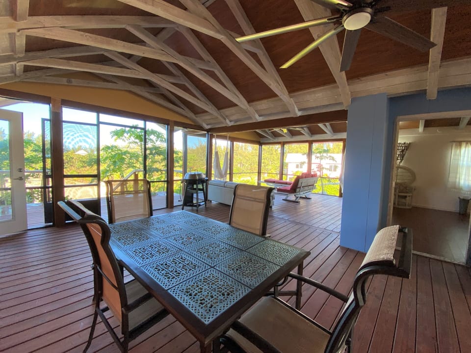 screened deck dining room