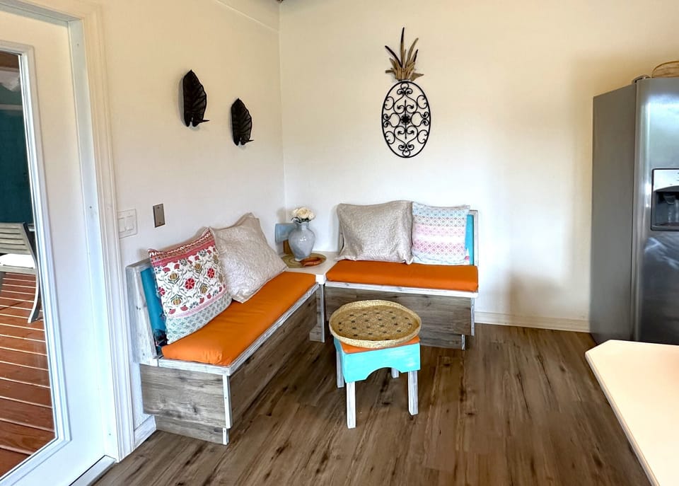 kitchen corner seating