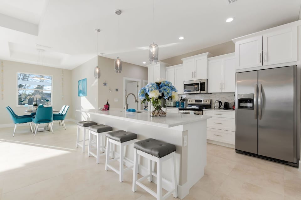 Kitchen, bar and dining area