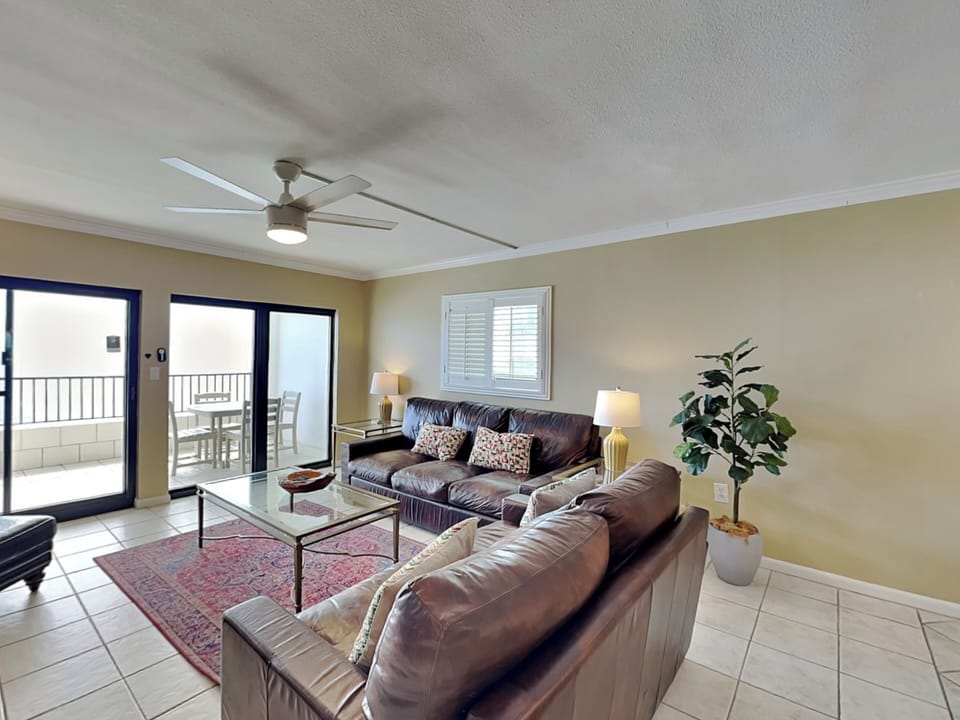 Living Area - Gulf Front Balcony Access