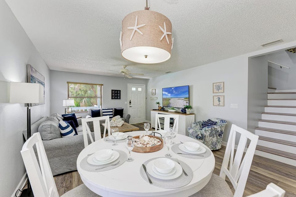 Hideaway Dining Room (2)