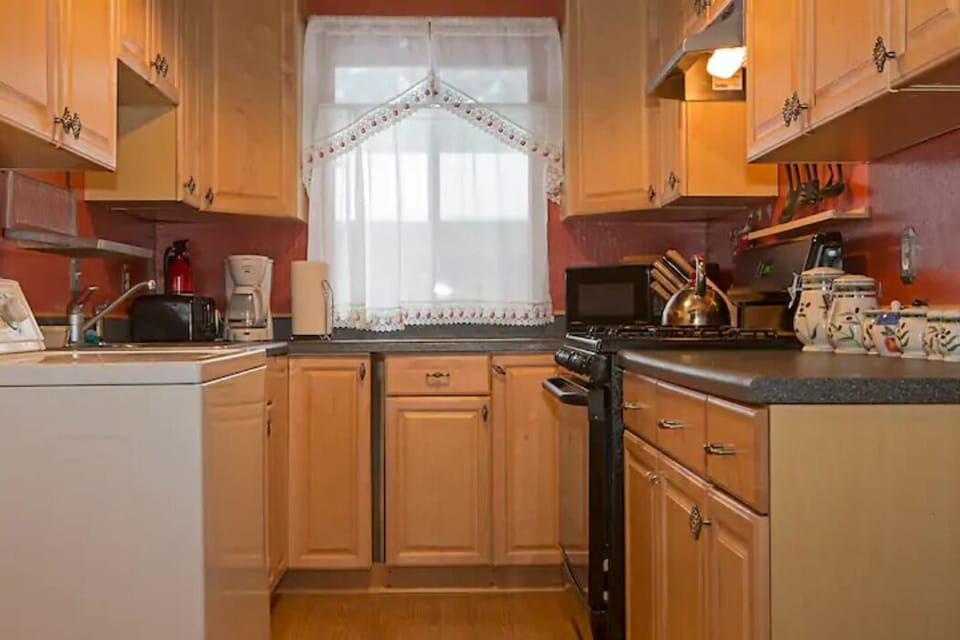 full kitchen