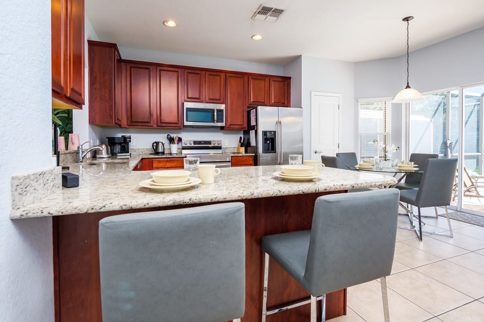 Kitchen breakfast bar