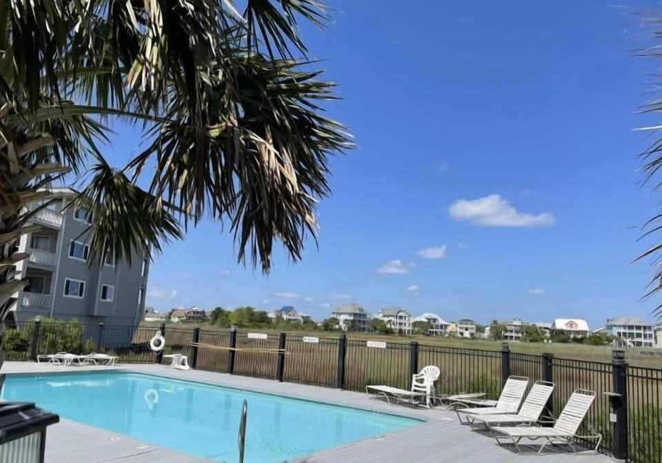 The Breakers Pool