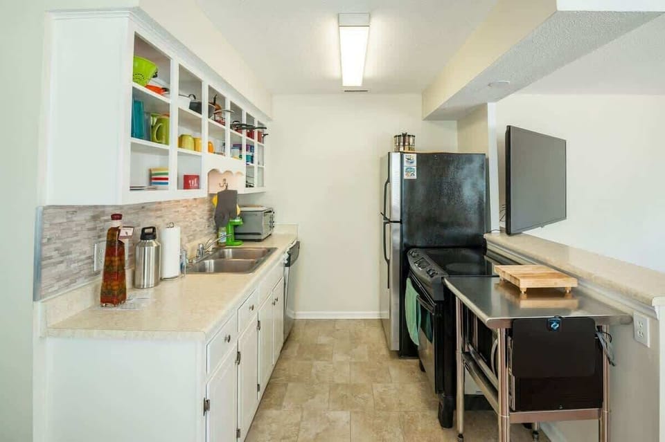 Kitchen, Refrigerator, Oven, Microwave