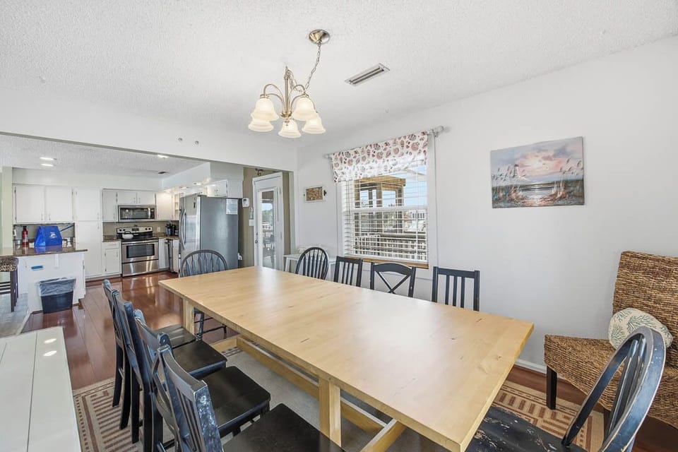 Top-Level Dining Room with Table (seats 8)