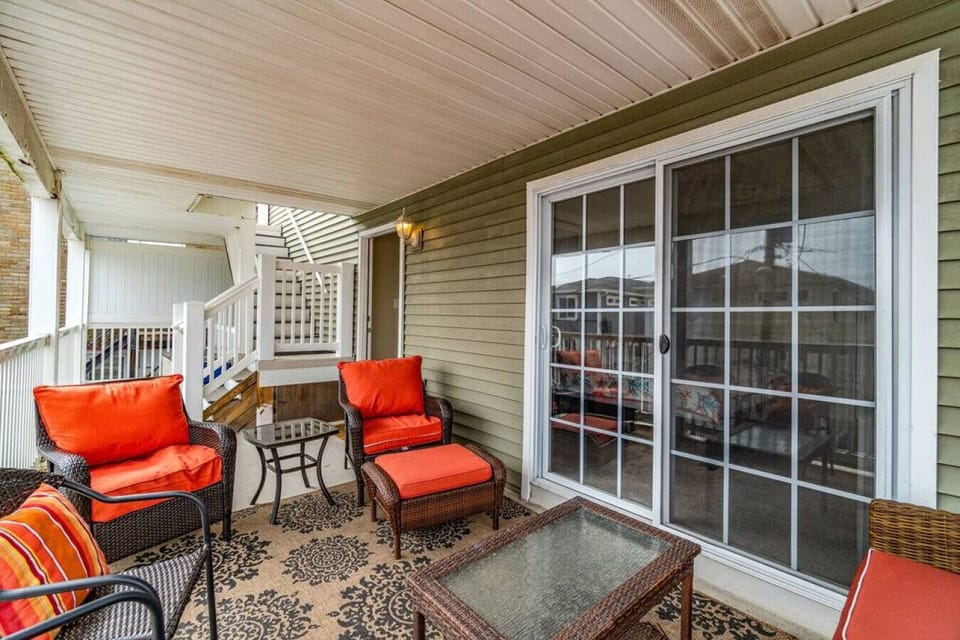 covered porch, sliders to master bedroom