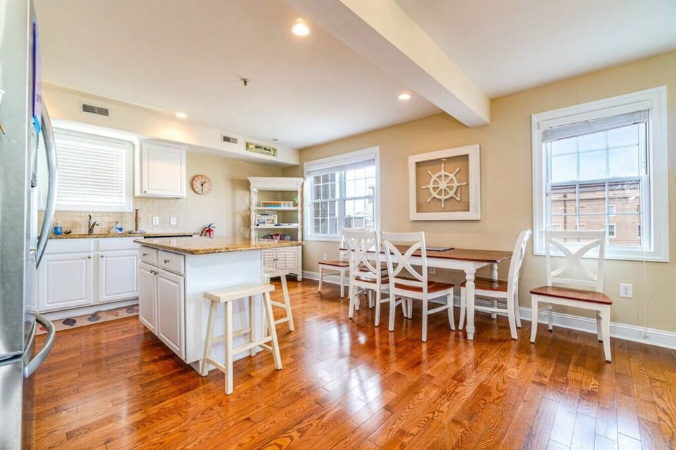 Kitchen, island, dining for 9