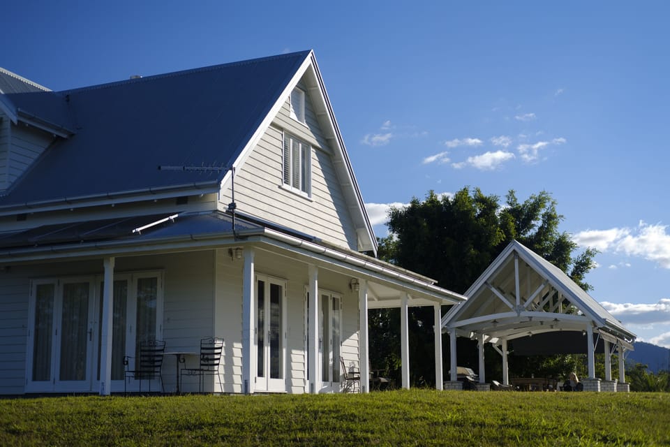 Expansive lawns out front of Cascade Cottage @ Mount Pleasant. 