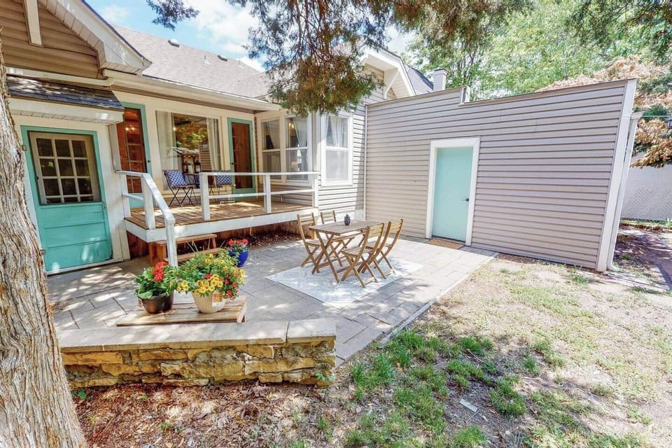 Back Patio with table and Chairs