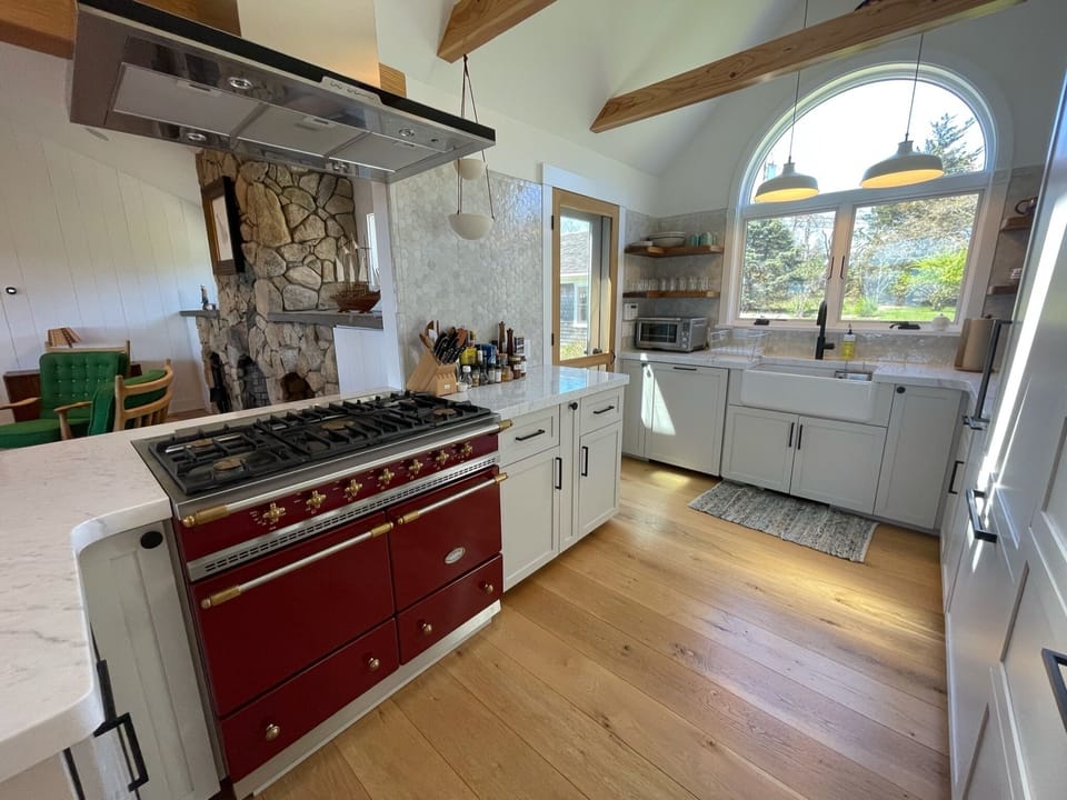 Recently renovated, high end appliances, very tastefully done