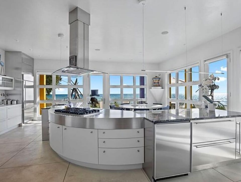 Kitchen with panoramic views
