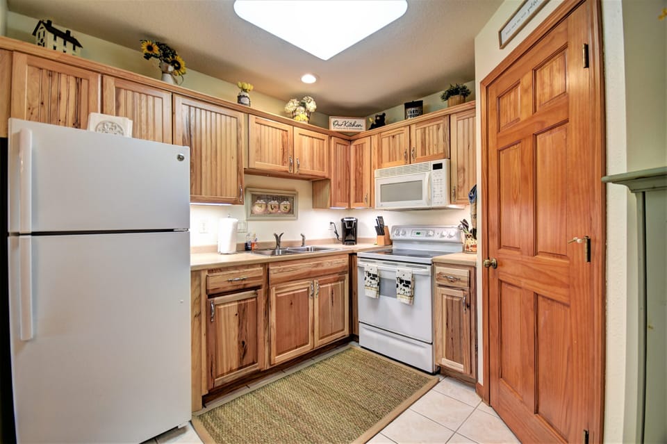 The kitchen is fully stocked for those home-chef guests.