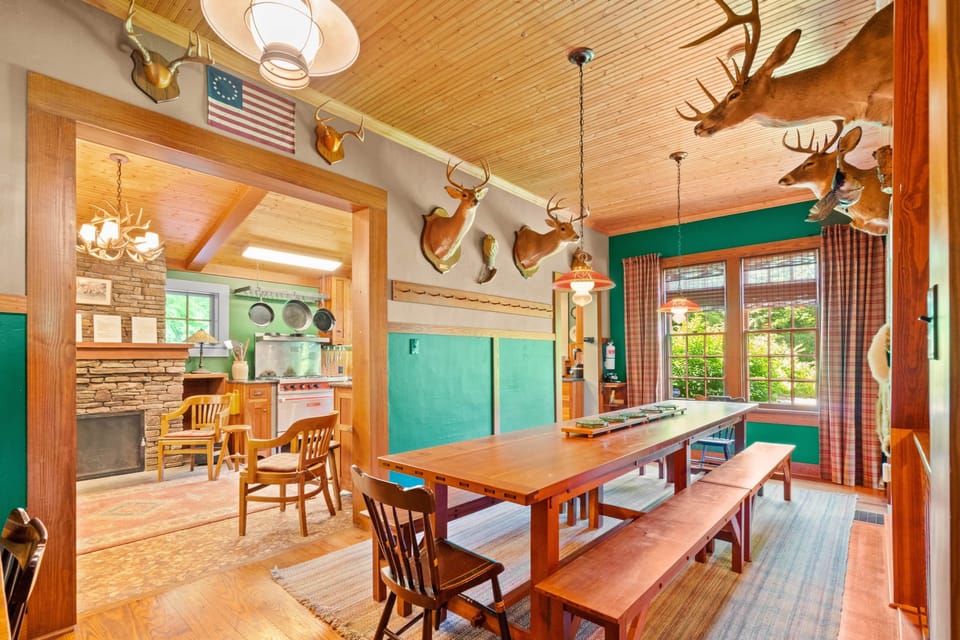 Folded Hills Dinning Room (1)