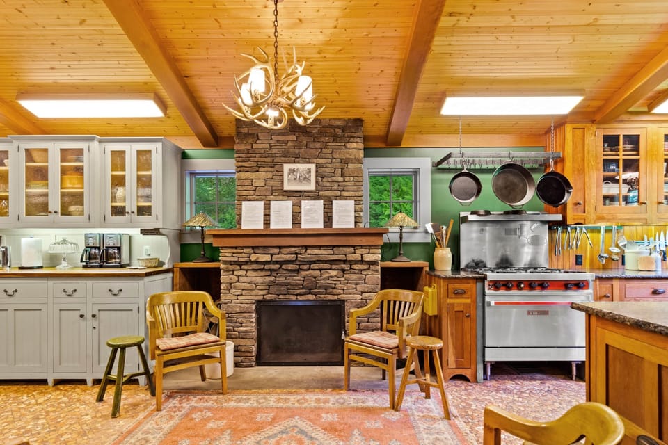 Folded Hills Kitchen (1)