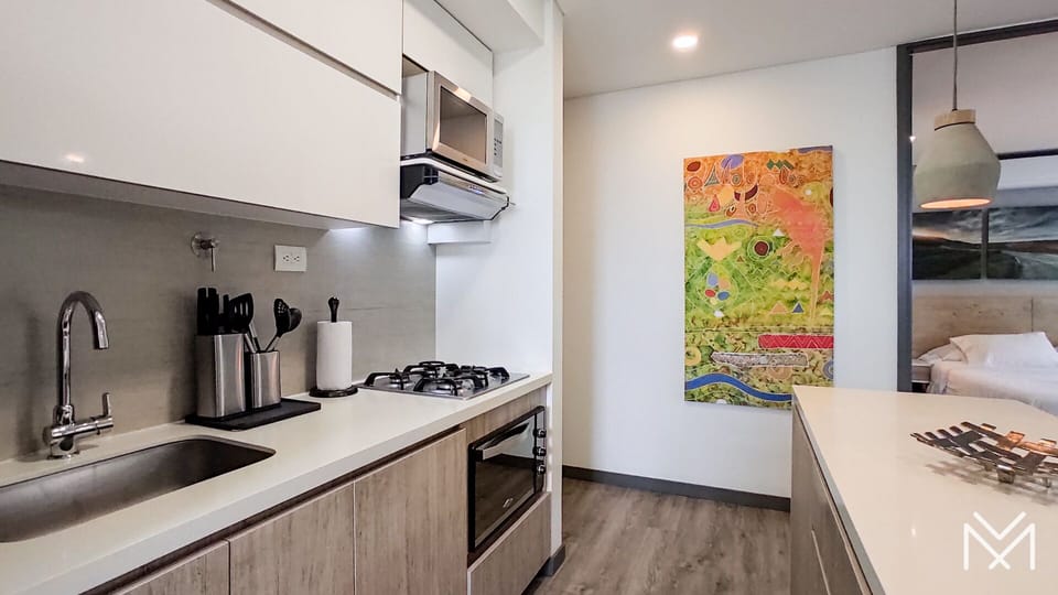 KITCHEN AND BAR