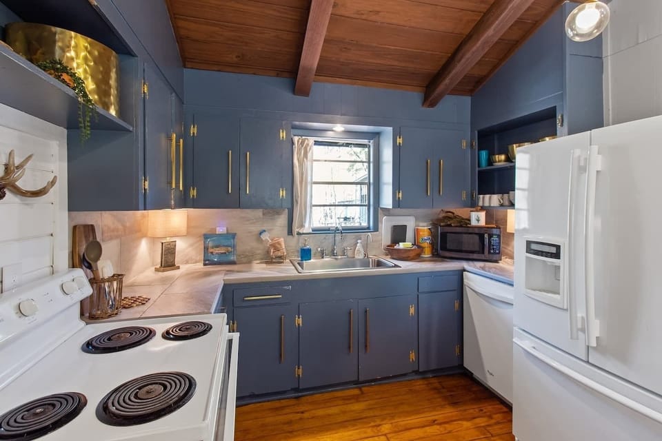 Full-sized kitchen appliances  (Stackable washer & dryer is in bunkroom closet)