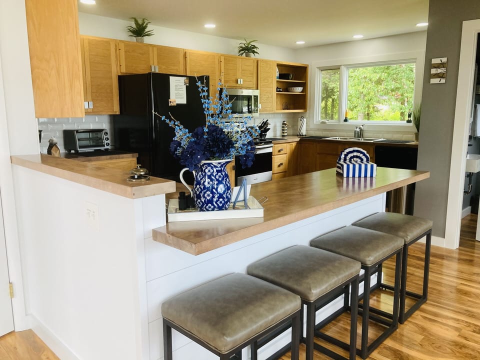Kitchen, Food Court Level, Breakfast Bar