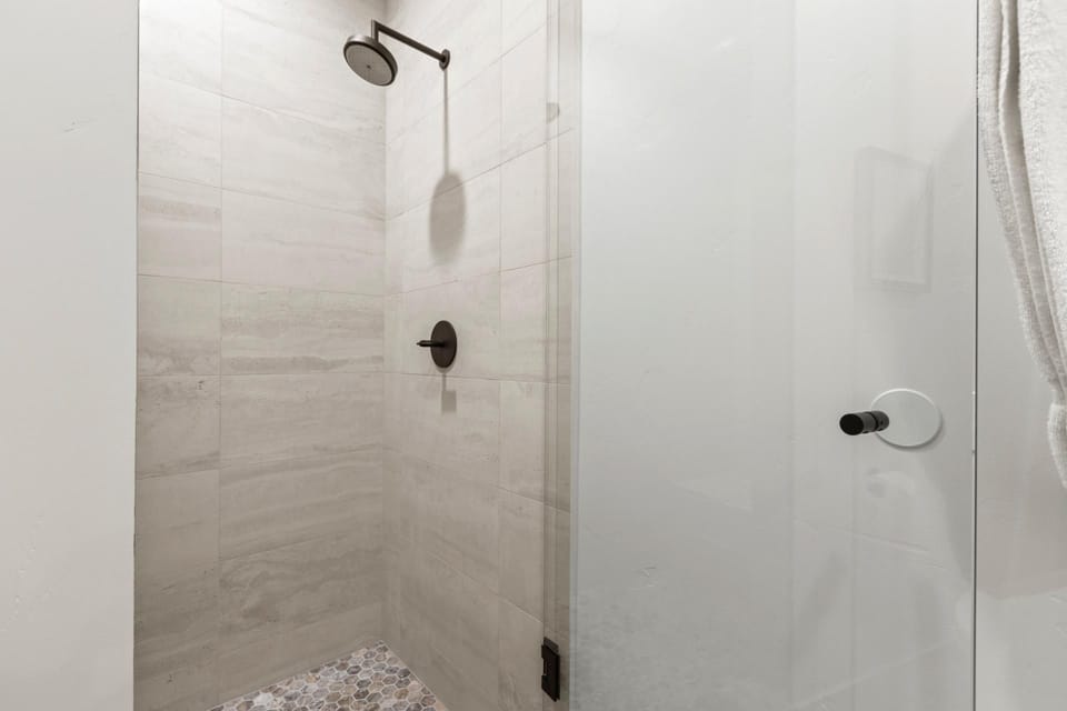 Step-in tub and white tile located in hallway by the Queen bedroom