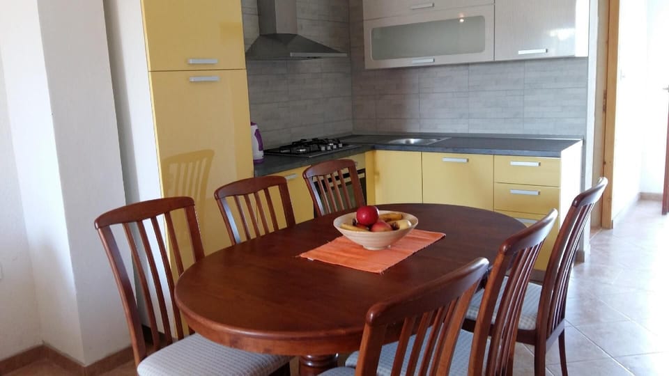 Kitchen with Diningroom
