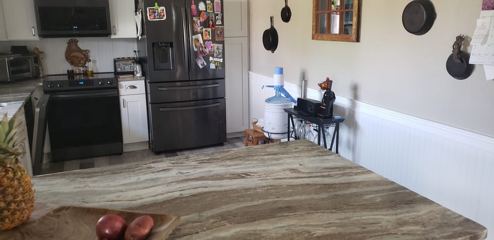 Kitchen. With counter seating and all Appliances!