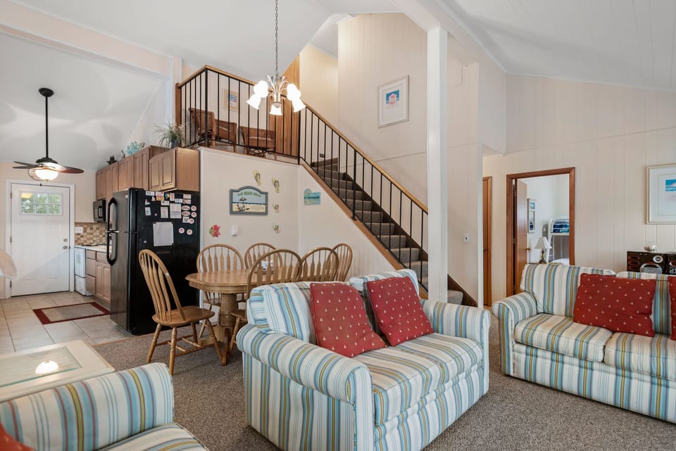 OSJ15: Sun Hut l Mid Level Living Area
