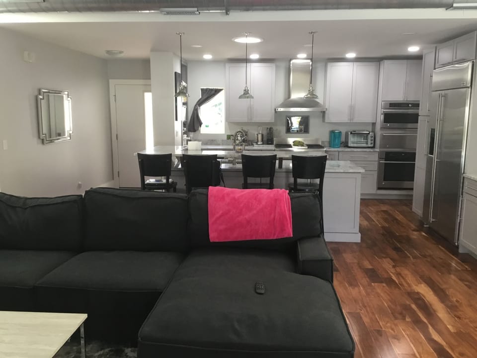 Updated Kitchen with amenities, great for cooking and entertaining