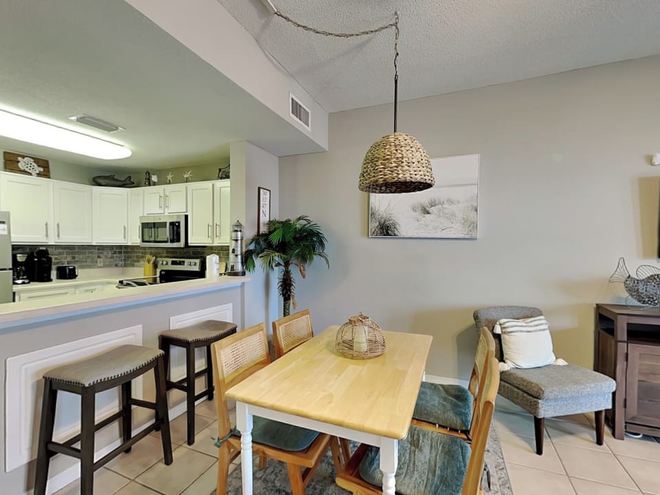 Dining Area - Table for Four