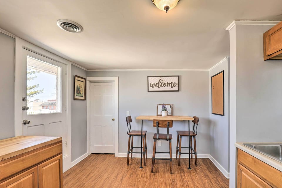 Breakfast Nook | Balcony Access