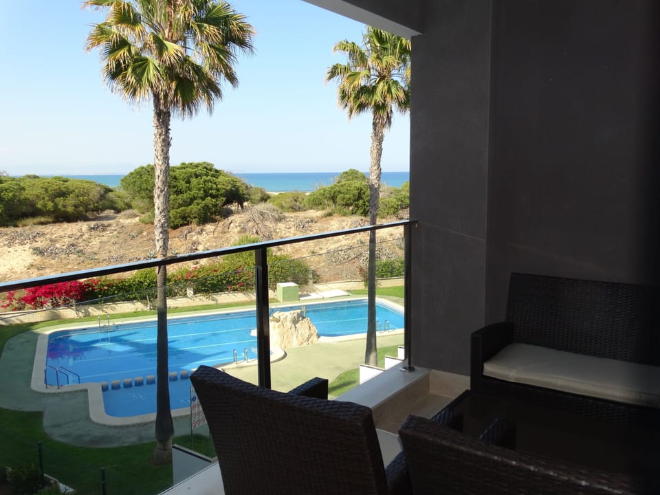 Terrace with a view at the swimming pool and sea