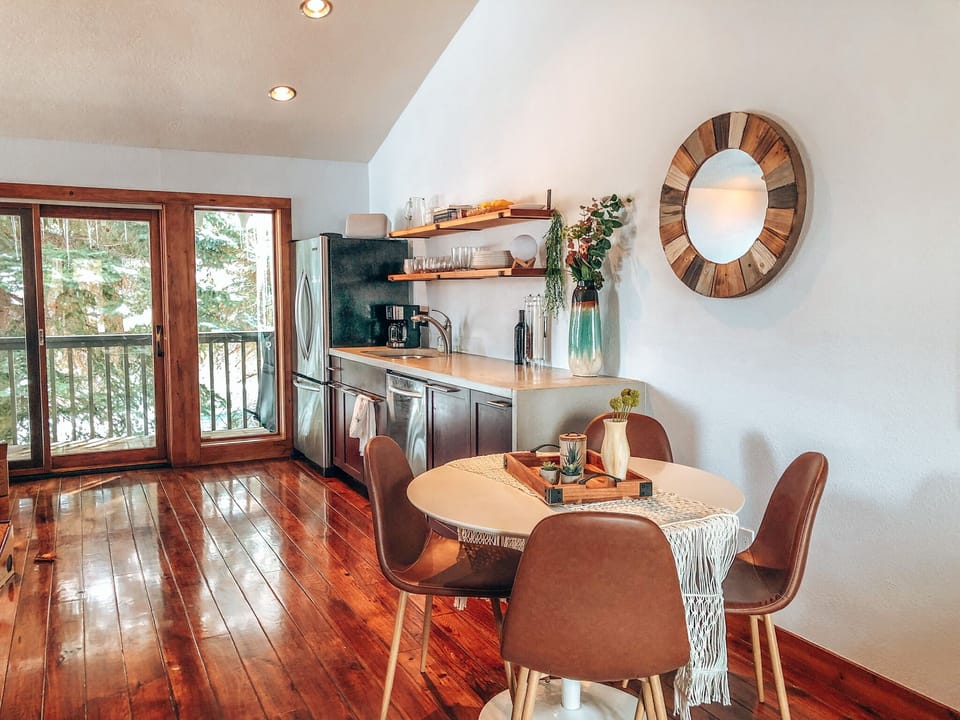 Open dining space & extra chairs can be added comfortably.
