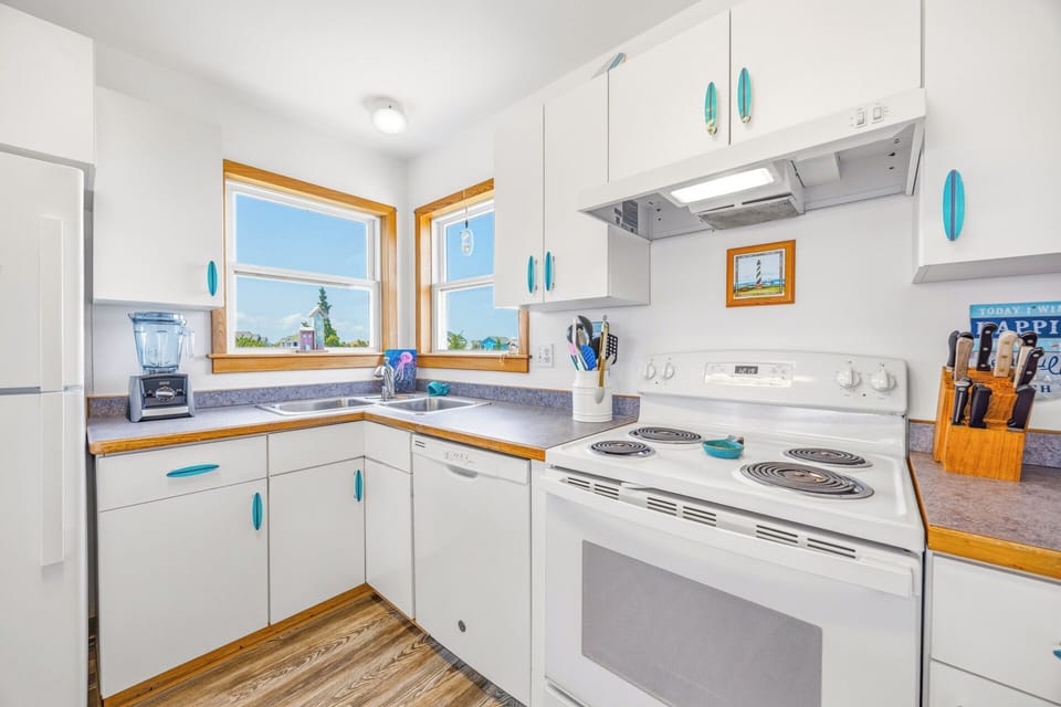 Surf or Sound Realty - 947 - Creative Image - Kitchen -3
