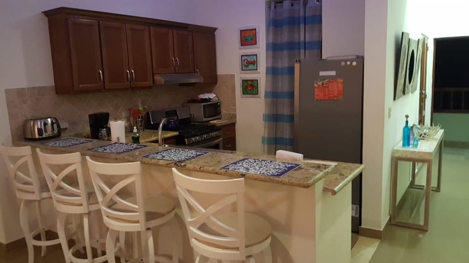 Fully equipped Kitchen w/bottled water system. 
