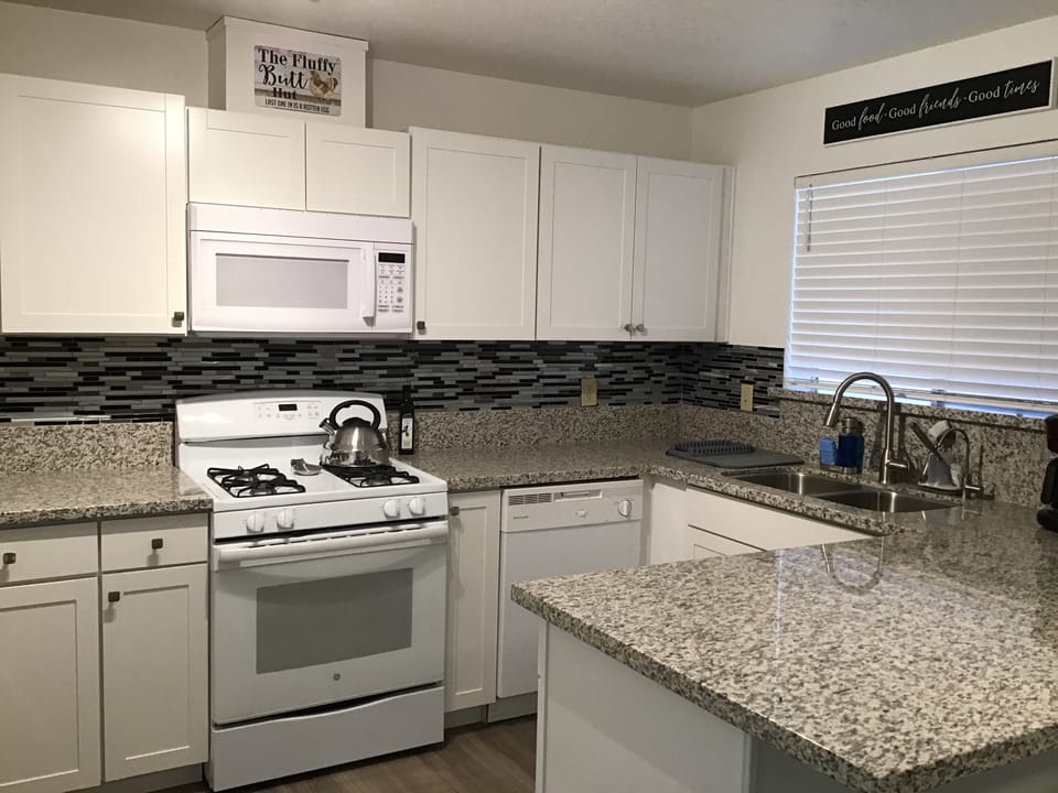 Kitchen with Granite