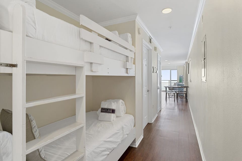 22-Crystal-Sands-217A-Bunk-Nook