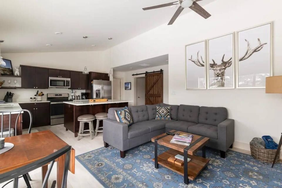 This lovely mountain modern home is the perfect basecamp for your next trip to Teton Valley.