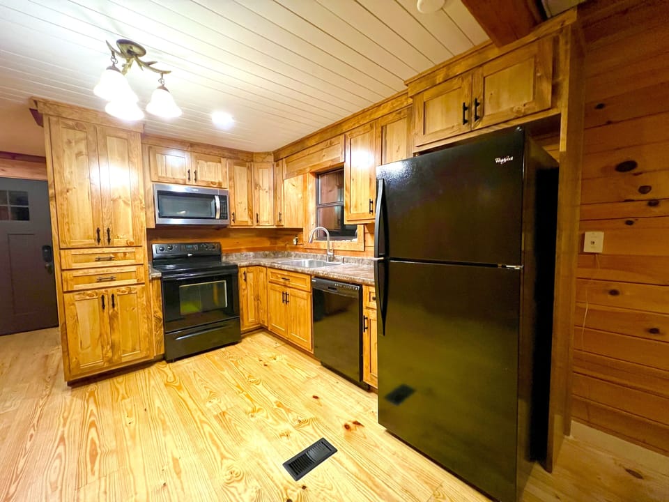 Full service kitchen equipped with appliances and utensils!
