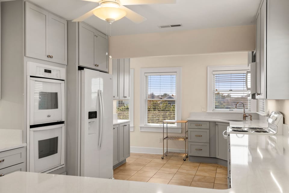 DU912: Chez la Mer | Top Level Kitchen