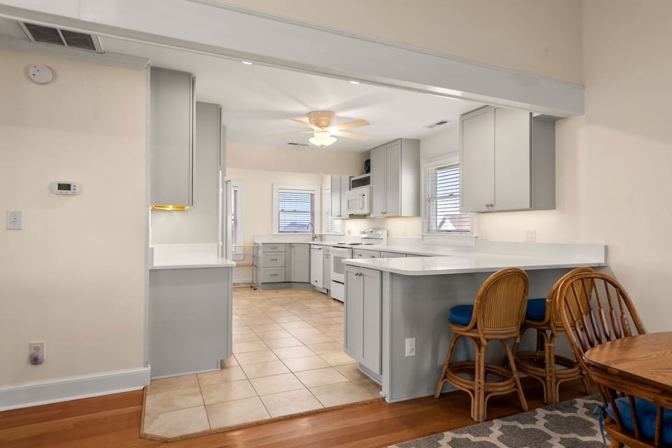 DU912: Chez la Mer | Top Level Kitchen
