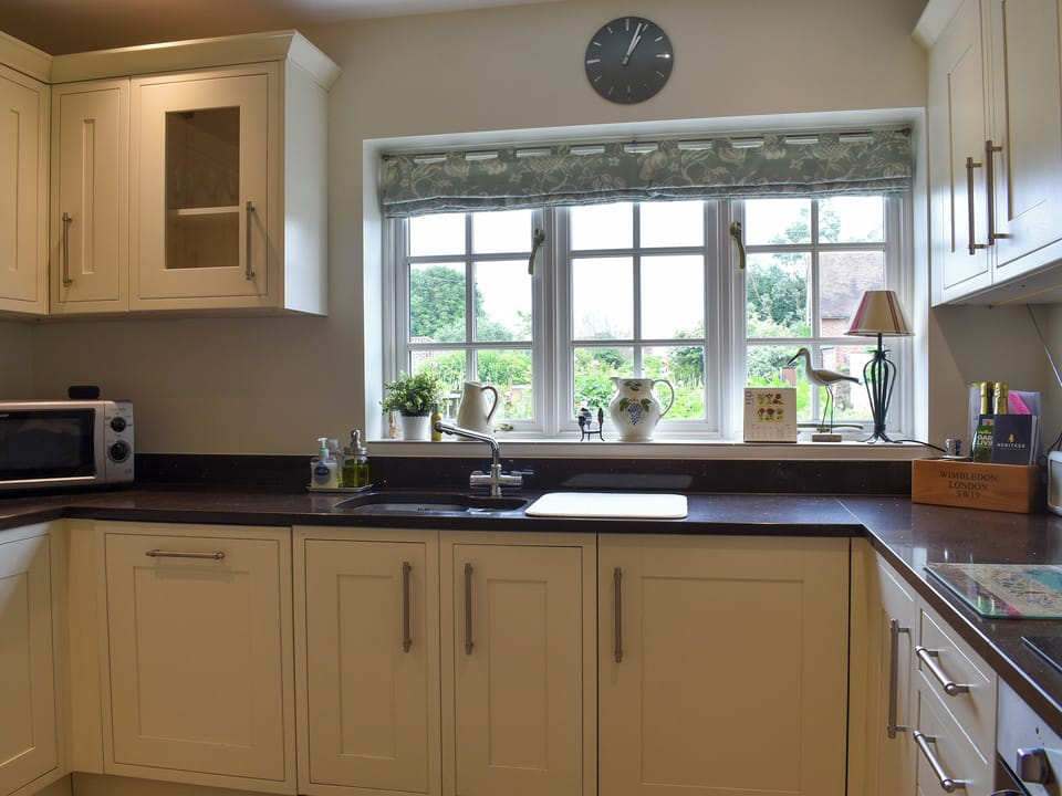 Kitchen | Crown Cottage, Horsted Keynes